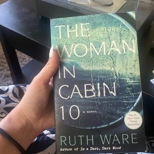 The woman in cabin 10 - Ruth ware